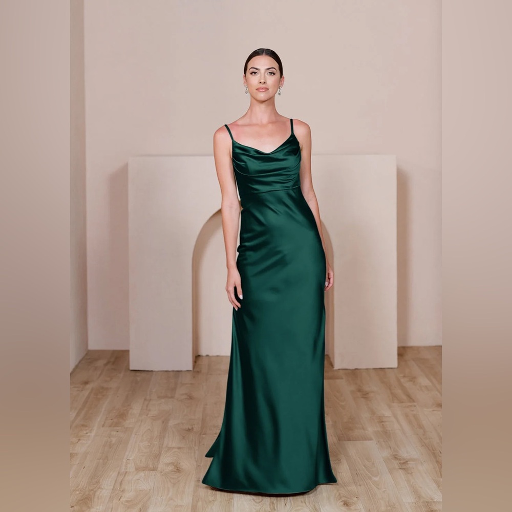 Revelry Skye Satin Dress Emerald 714 - size 4 (no alterations made)